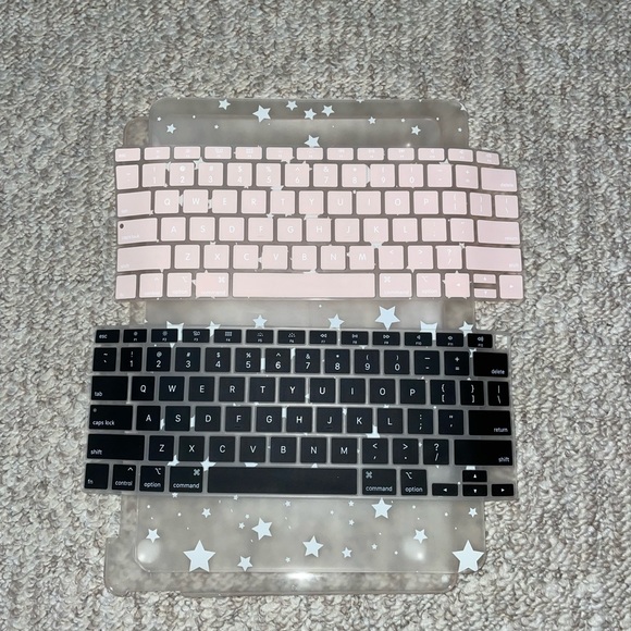 Macbook Air Case with Keyboard Covers - Picture 3 of 3